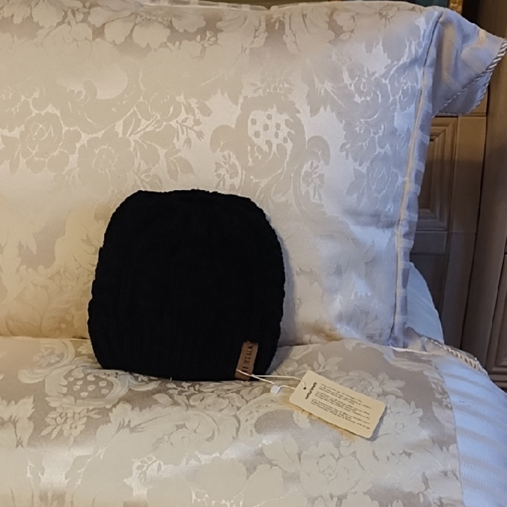 Elegant Black Knit Women's Hat